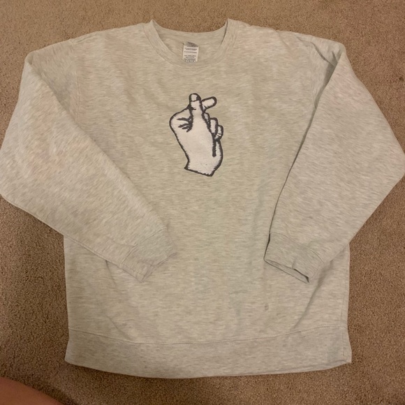 Sweaters - Graphic Sweatshirt | Finger Snap